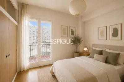 Apartment for renovation next to Sagrada Familia with great investment potential