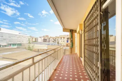 Apartment for renovation next to Sagrada Familia with great investment potential