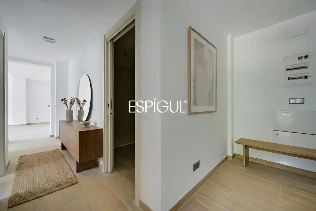 Piso en la Costa Brava y piscina comunitaria