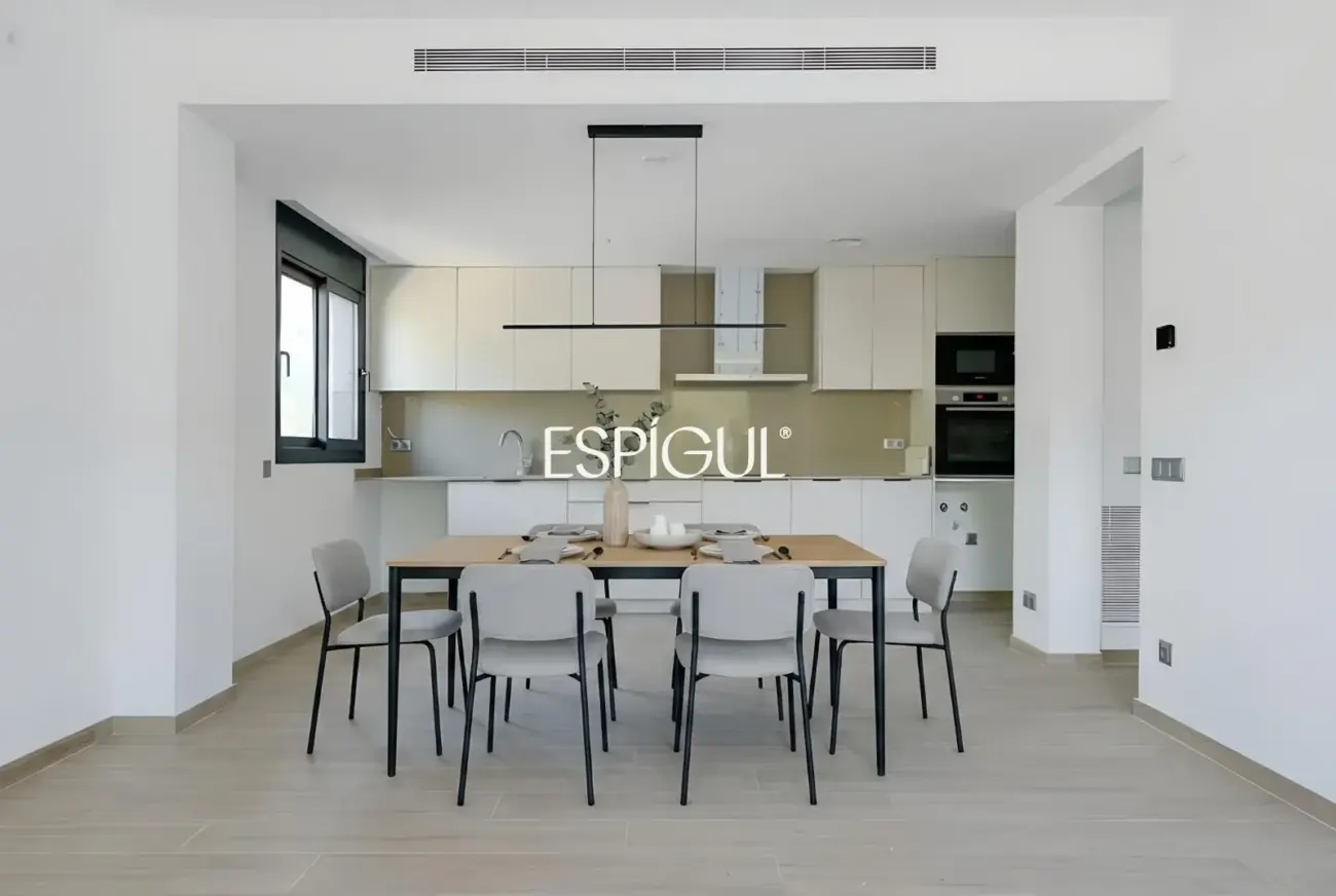 Piso en la Costa Brava y piscina comunitaria