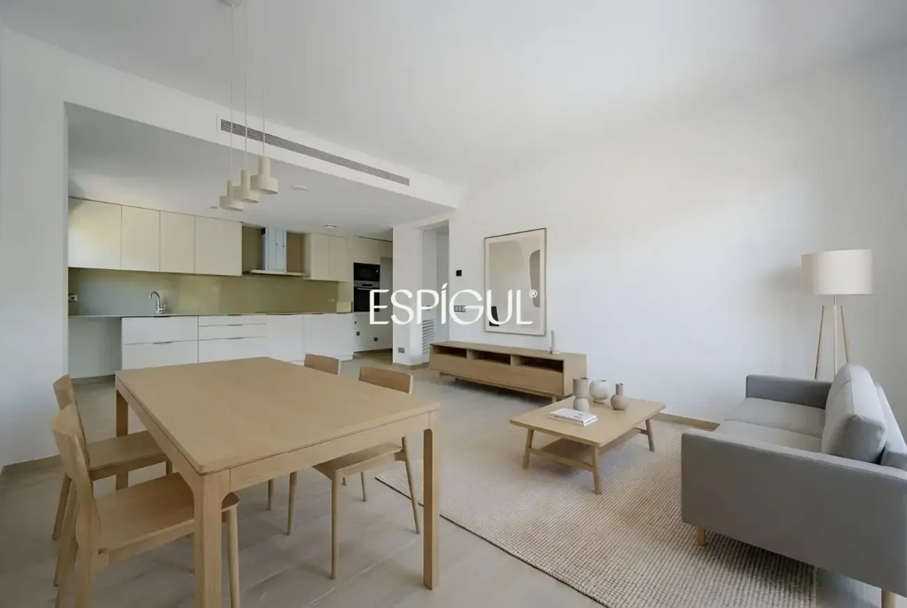 Piso en la Costa Brava y piscina comunitaria