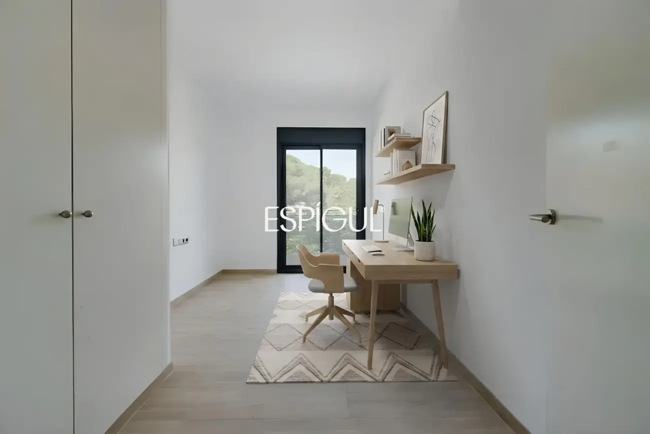 Piso en la Costa Brava y piscina comunitaria