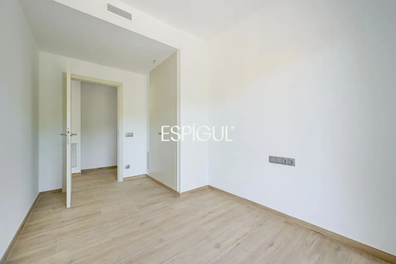 Piso en la Costa Brava y piscina comunitaria