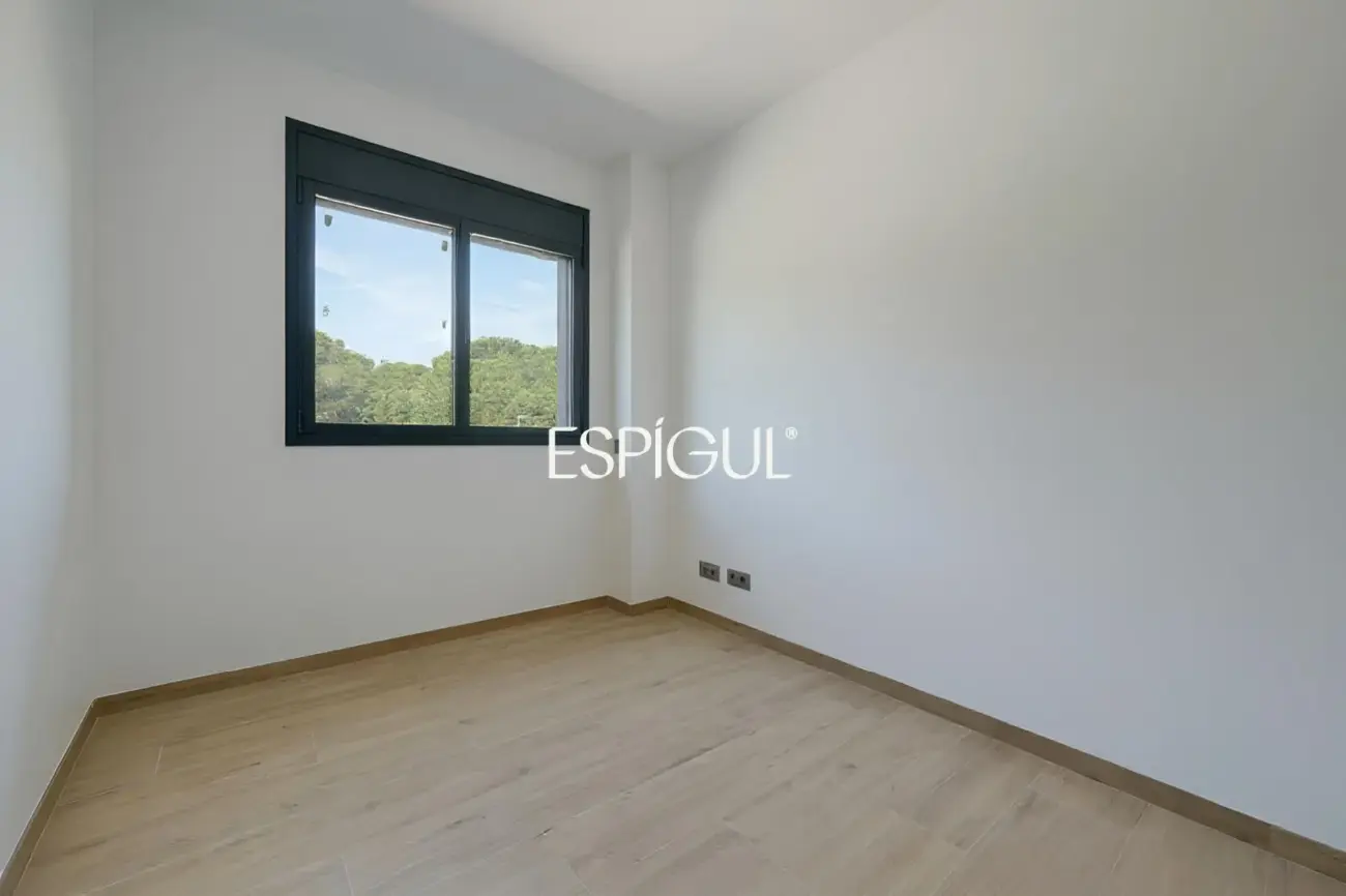 Piso en la Costa Brava y piscina comunitaria