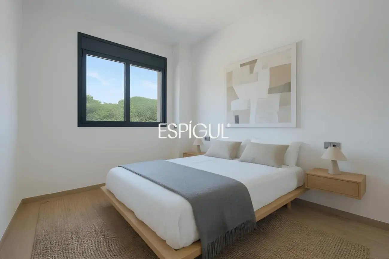 Piso en la Costa Brava y piscina comunitaria