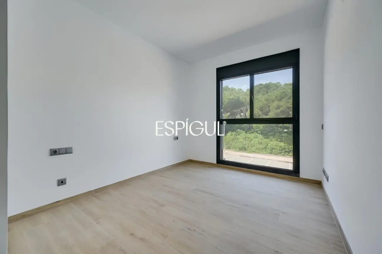 Piso en la Costa Brava y piscina comunitaria