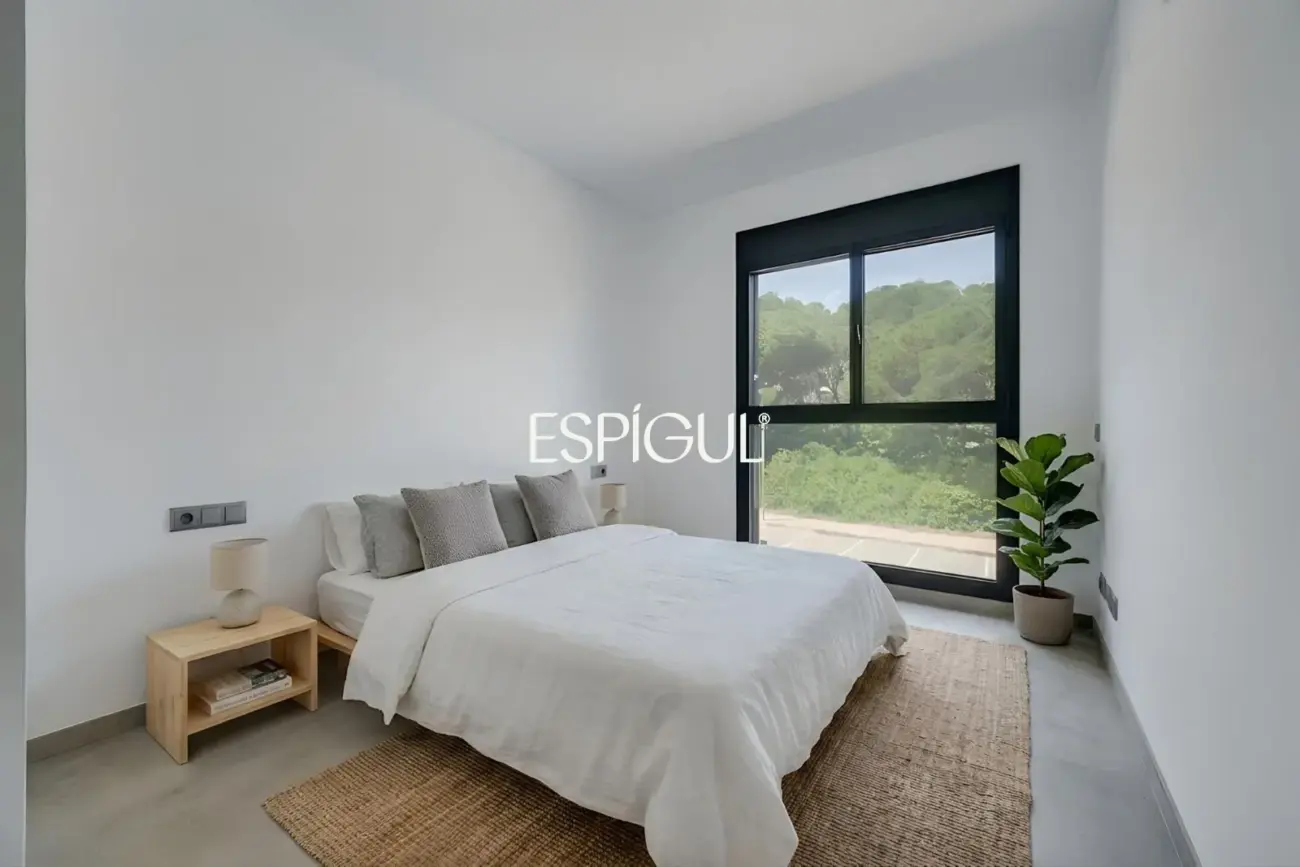 Piso en la Costa Brava y piscina comunitaria