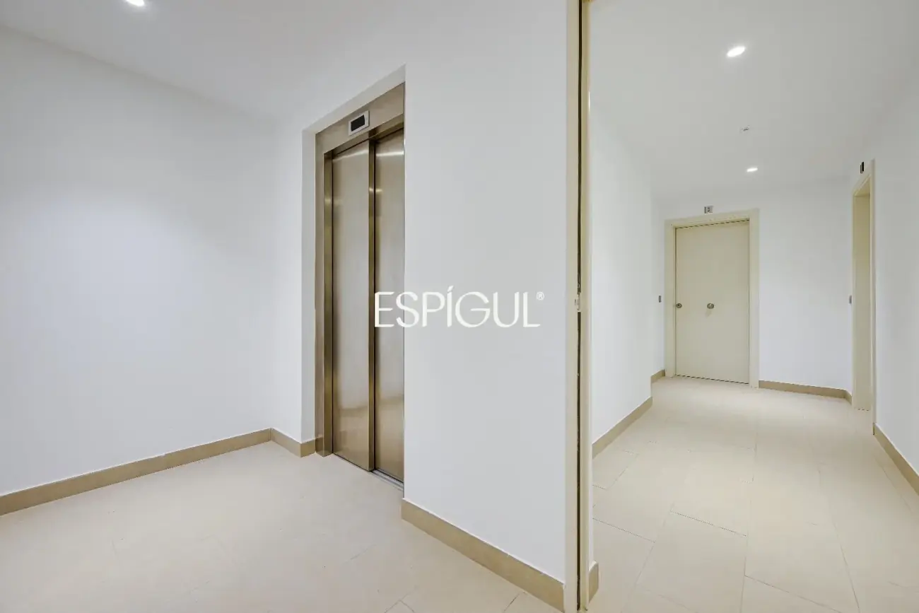 Piso en la Costa Brava y piscina comunitaria