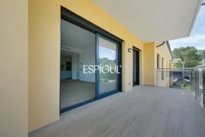 Piso en la Costa Brava y piscina comunitaria
