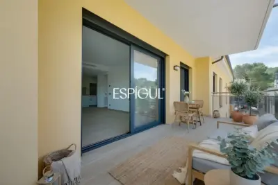 Piso en la Costa Brava y piscina comunitaria