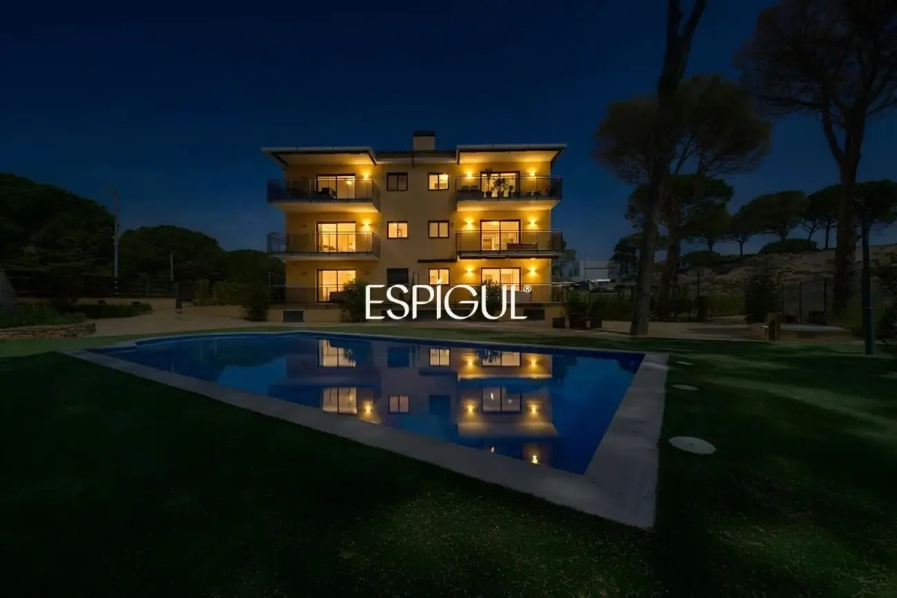 Piso en la Costa Brava y piscina comunitaria