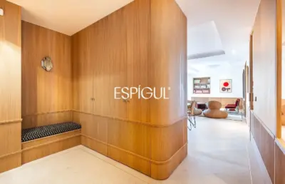 Piso en venta reformado con terraza en la Torre Valencia