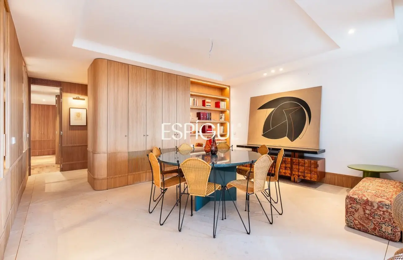 Piso en venta reformado con terraza en la Torre Valencia