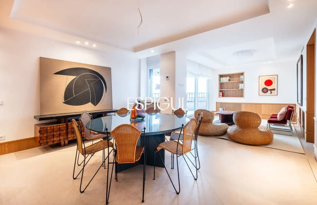 Piso en venta reformado con terraza en la Torre Valencia