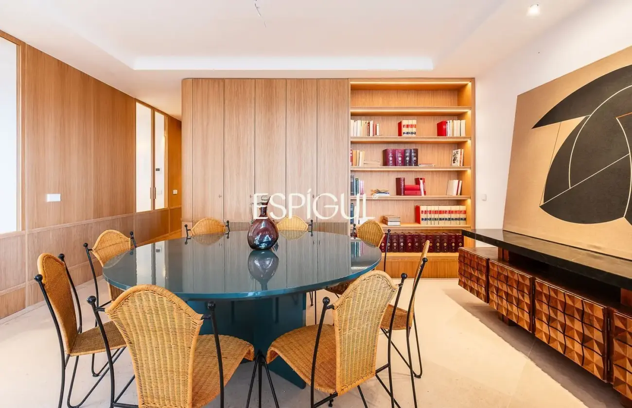 Piso en venta reformado con terraza en la Torre Valencia