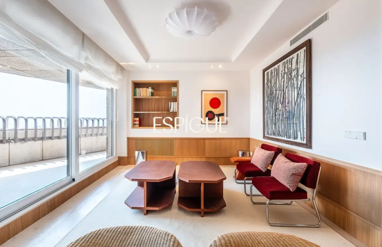 Piso en venta reformado con terraza en la Torre Valencia