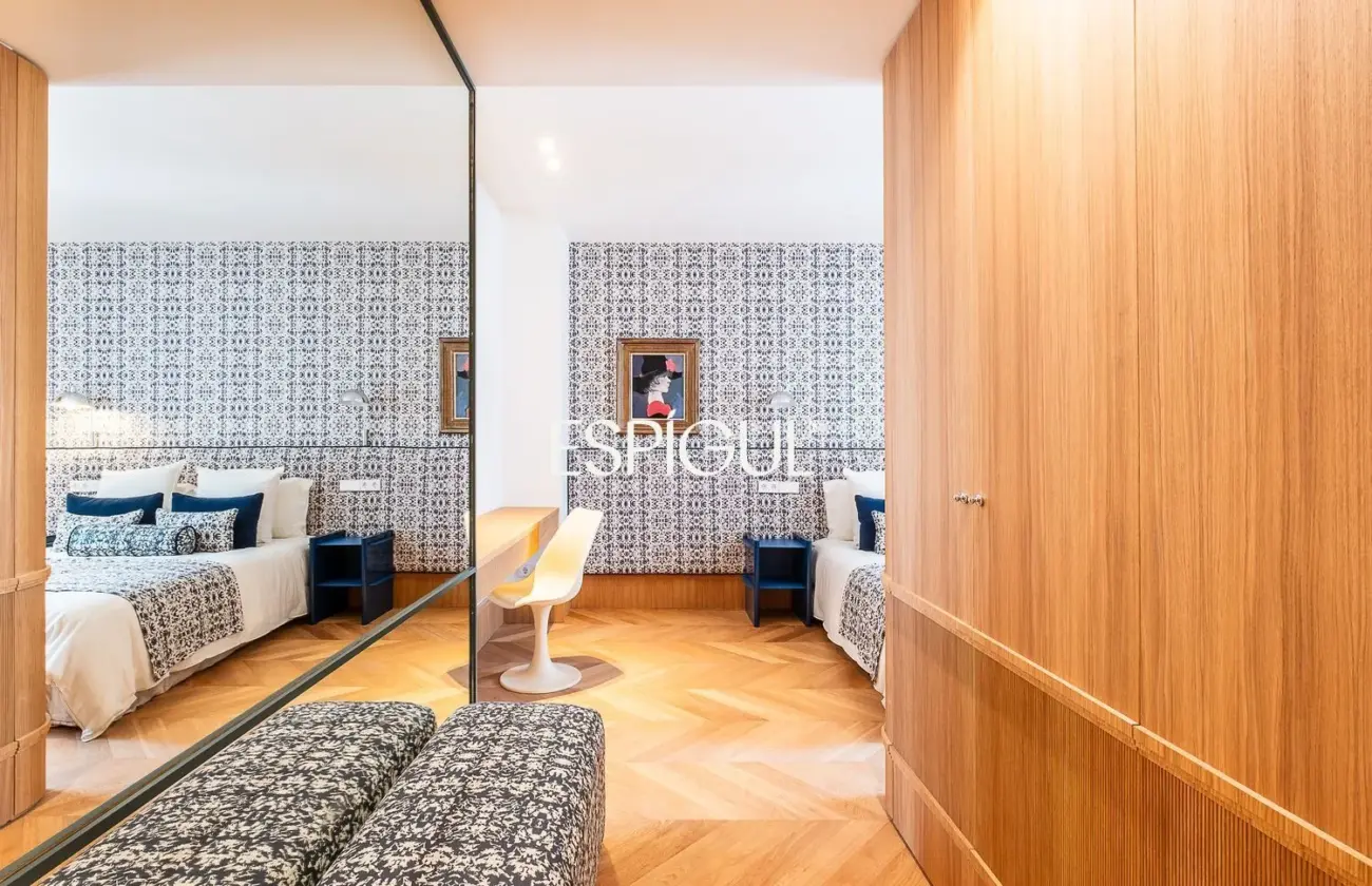 Piso en venta reformado con terraza en la Torre Valencia