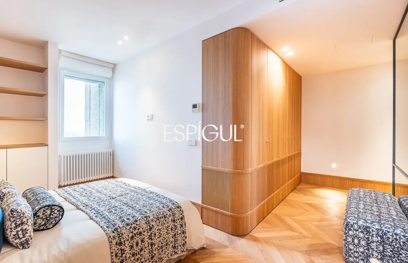 Piso en venta reformado con terraza en la Torre Valencia
