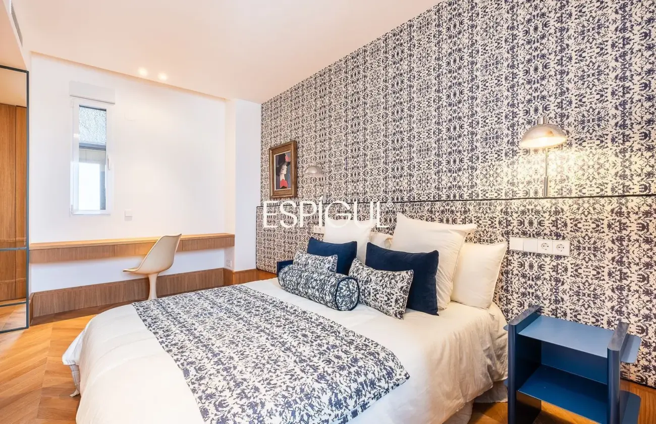 Piso en venta reformado con terraza en la Torre Valencia