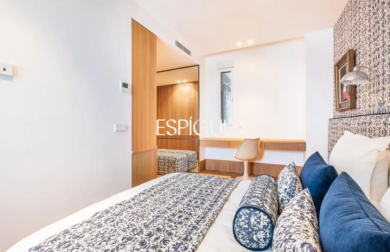 Piso en venta reformado con terraza en la Torre Valencia