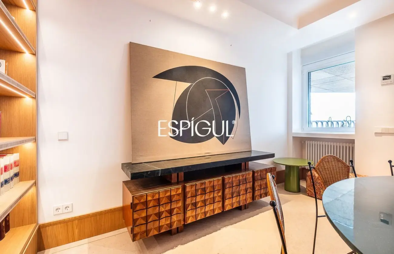 Piso en venta reformado con terraza en la Torre Valencia