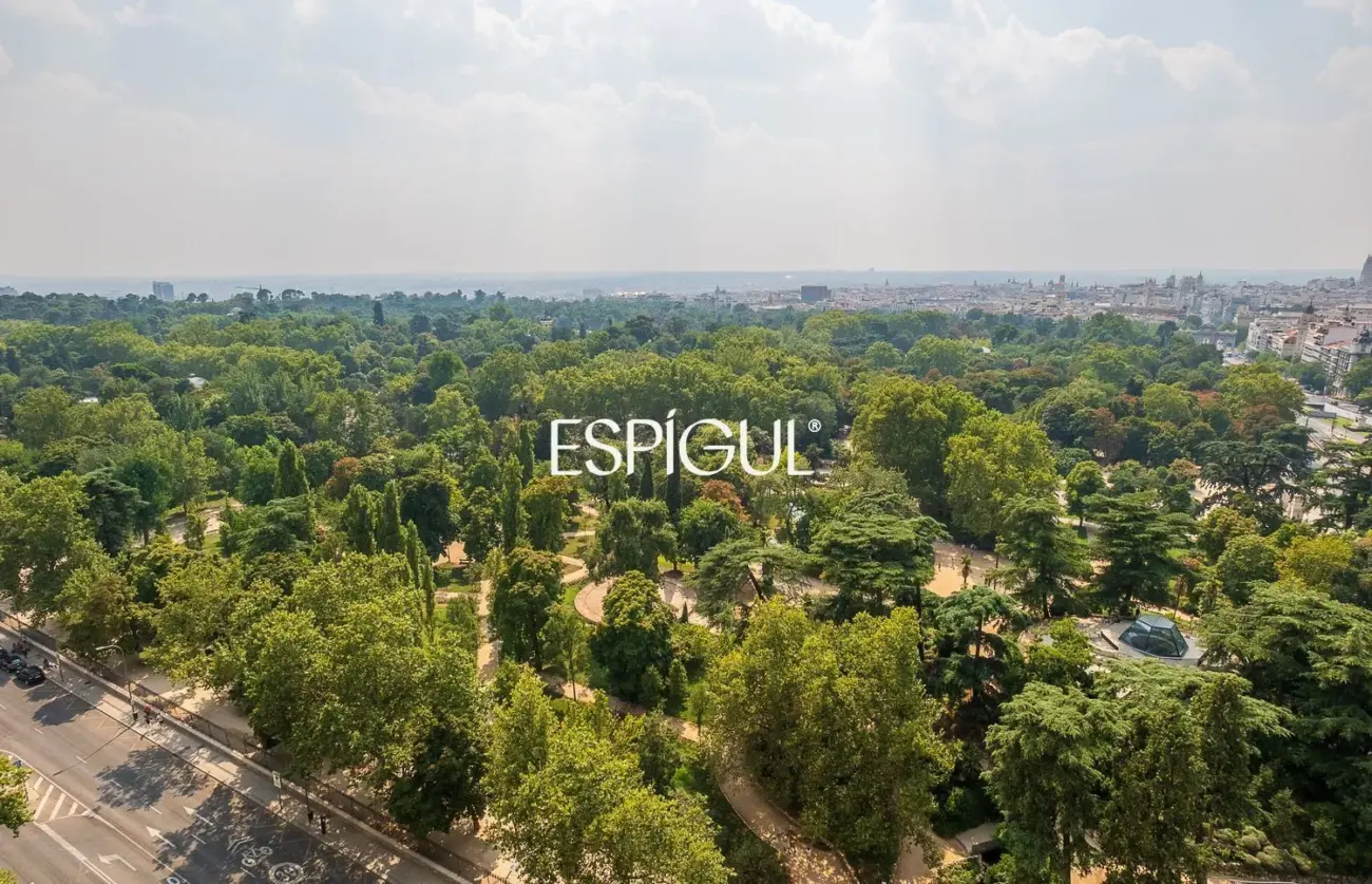 Piso en venta reformado con terraza en la Torre Valencia