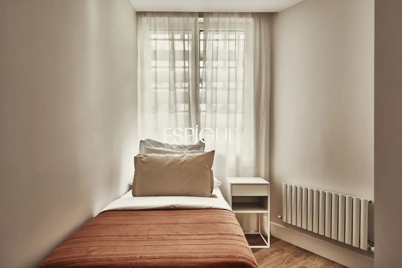 Piso en venta reformado en El Viso con terraza y plaza de garaje incluida en el precio