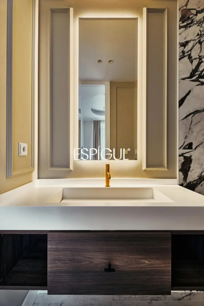 Piso en venta reformado en El Viso con terraza y plaza de garaje incluida en el precio