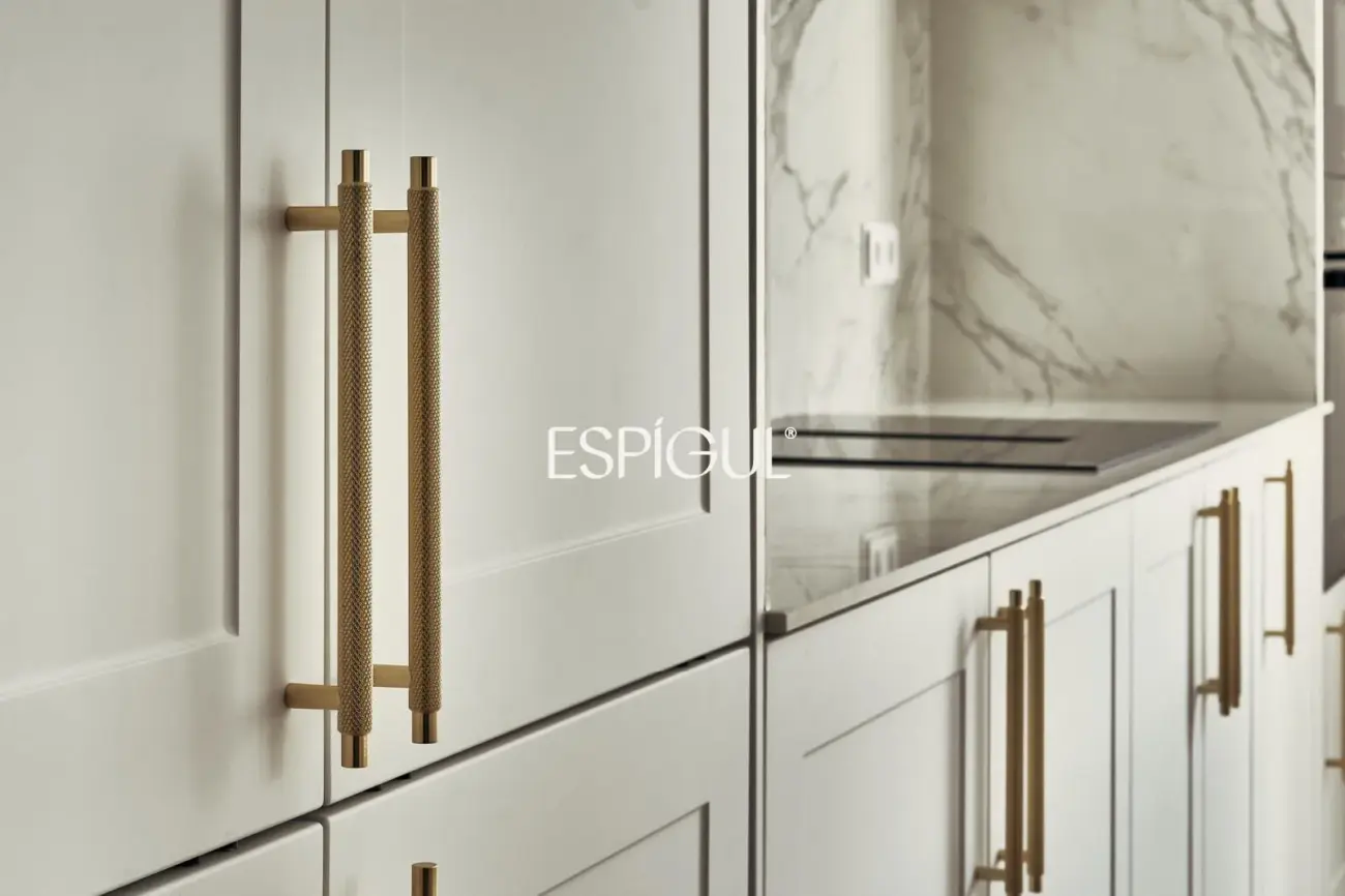 Piso en venta reformado en El Viso con terraza y plaza de garaje incluida en el precio
