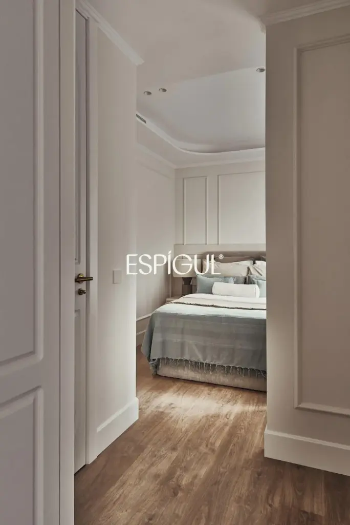 Piso en venta reformado en El Viso con terraza y plaza de garaje incluida en el precio