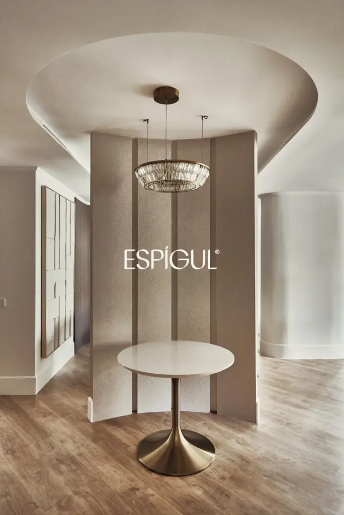 Piso en venta reformado en El Viso con terraza y plaza de garaje incluida en el precio