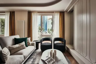 Piso en venta reformado en El Viso con terraza y plaza de garaje incluida en el precio