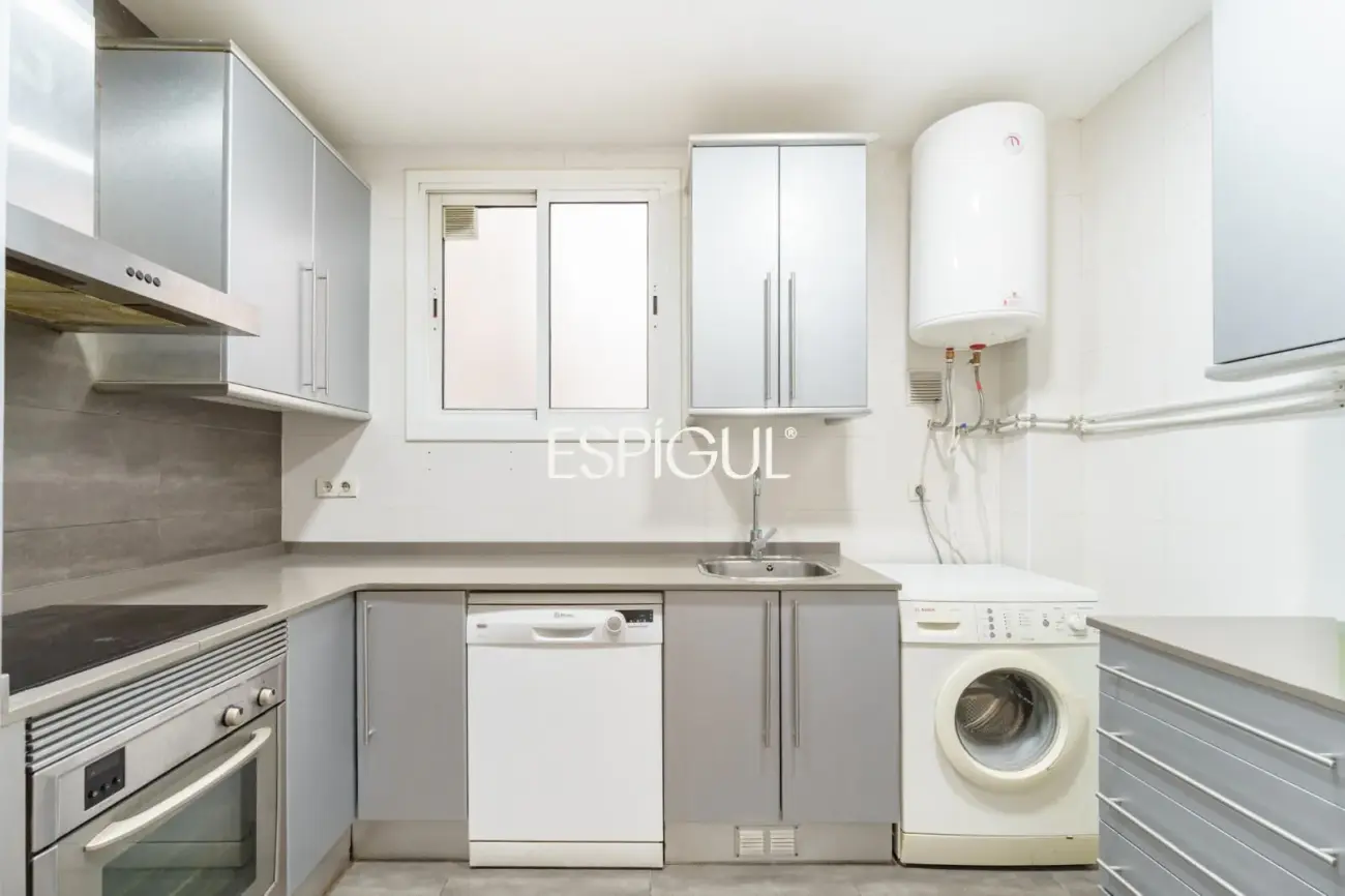 Appartement rénové et lumineux près de la Plaza España