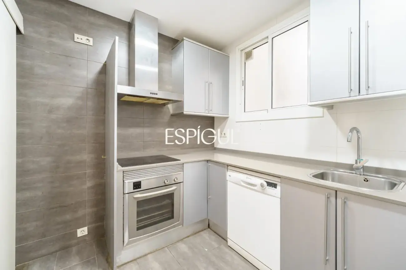Appartement rénové et lumineux près de la Plaza España