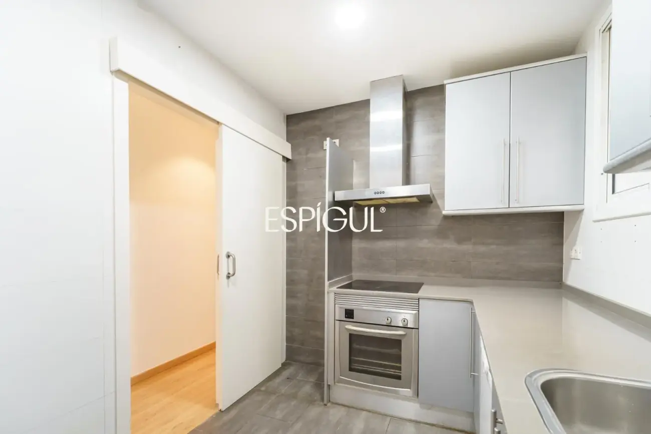 Appartement rénové et lumineux près de la Plaza España