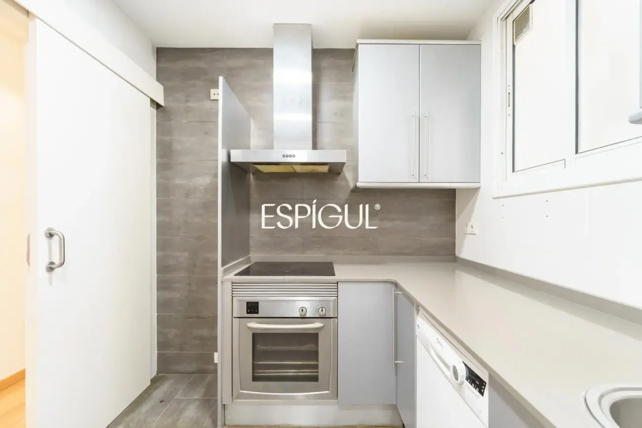 Appartement rénové et lumineux près de la Plaza España