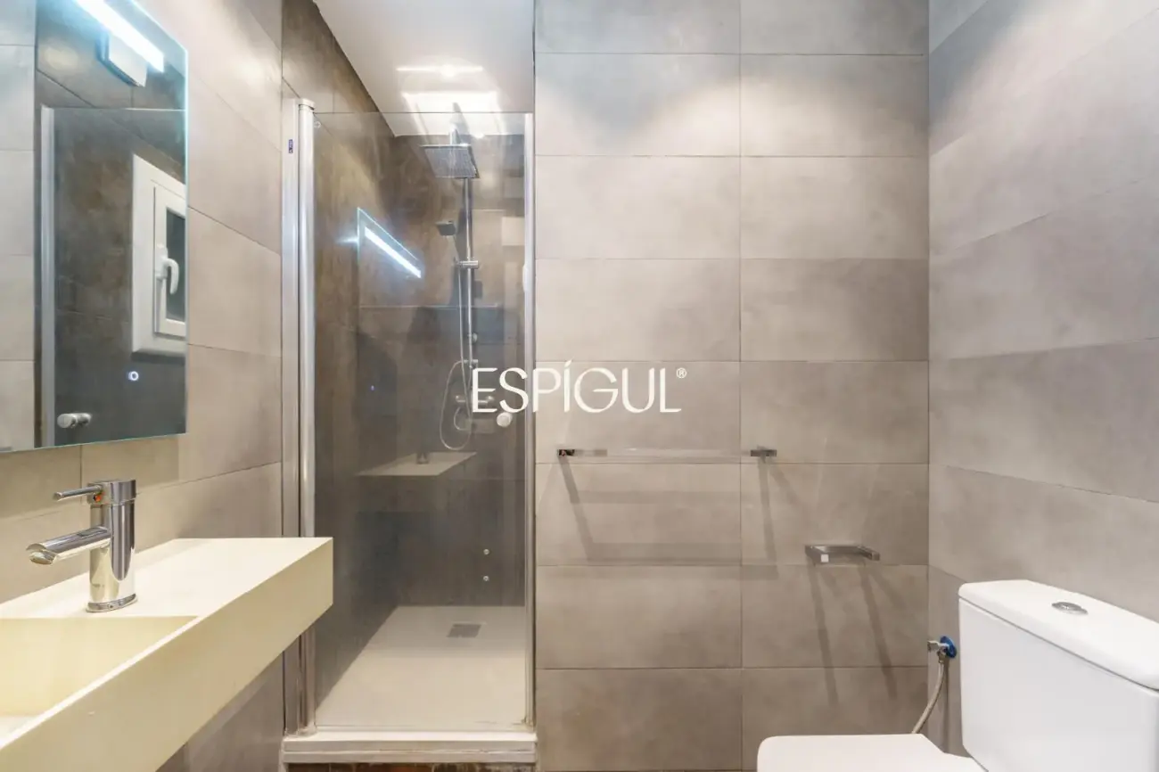 Appartement rénové et lumineux près de la Plaza España
