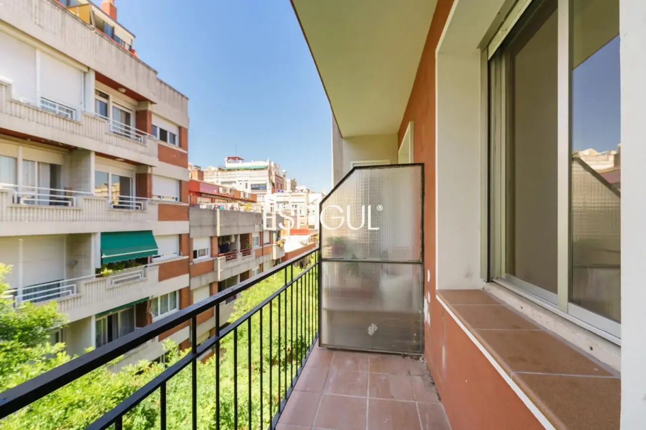 Appartement rénové et lumineux près de la Plaza España