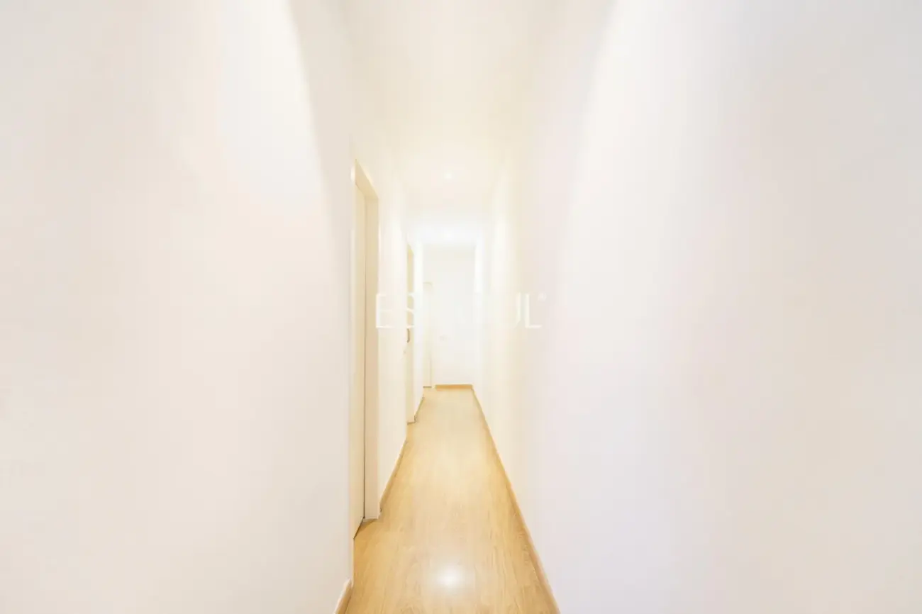 Appartement rénové et lumineux près de la Plaza España