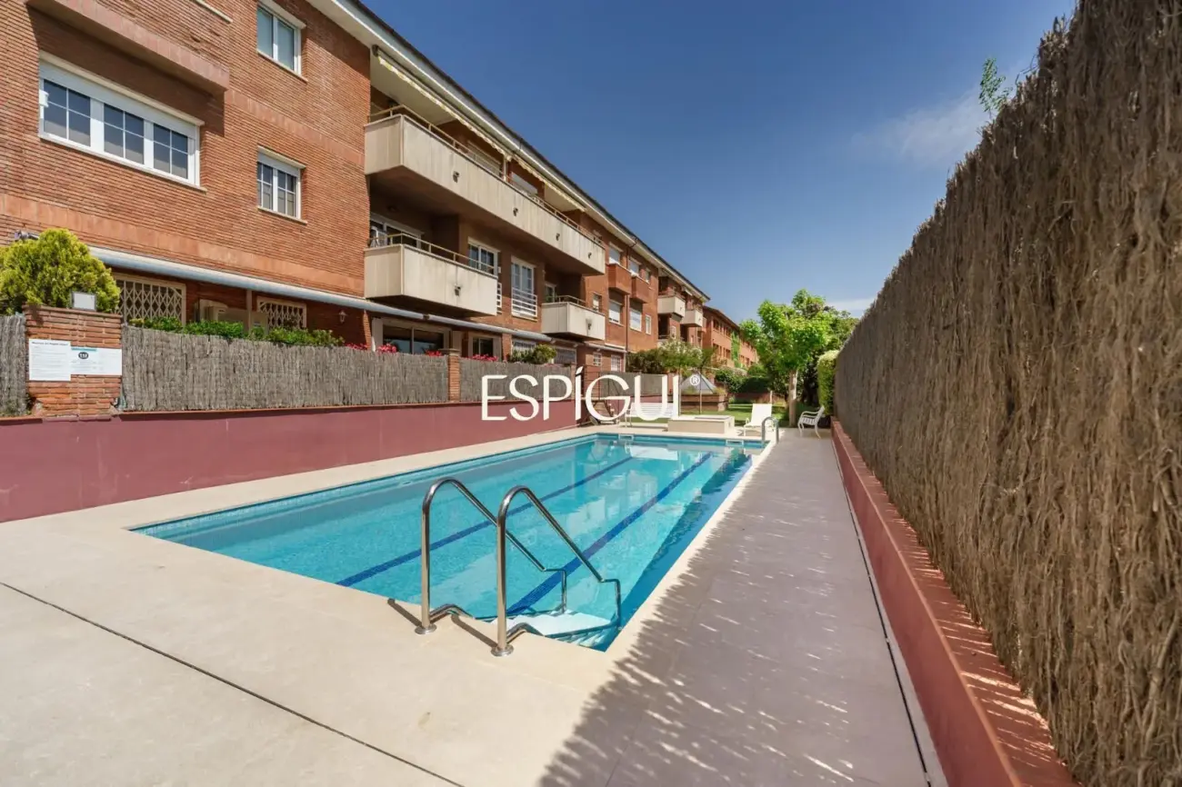 Ground floor apartment with pool in Parc Central, Sant Cugat del Vallès