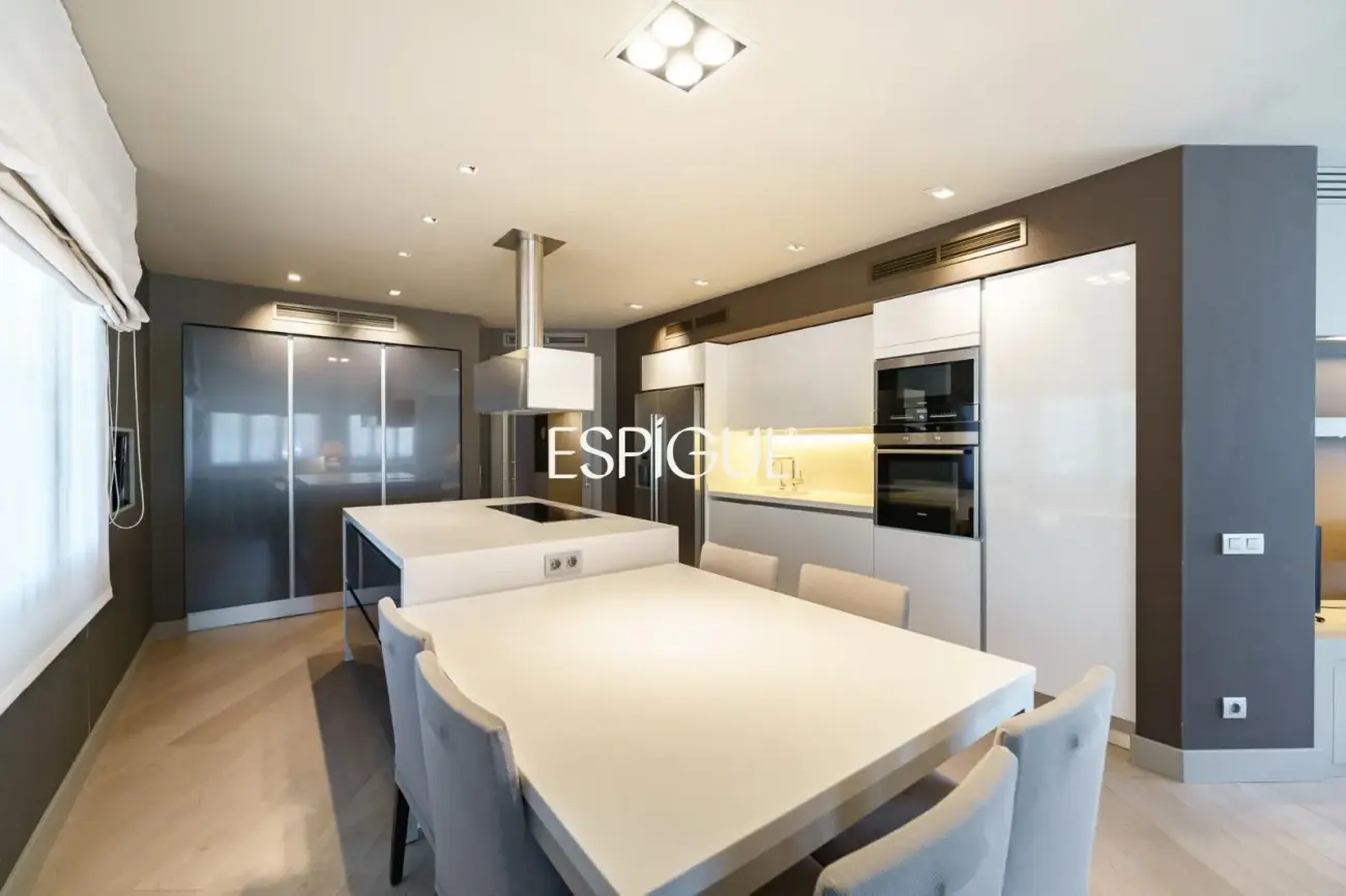 Ground floor apartment with pool in Parc Central, Sant Cugat del Vallès