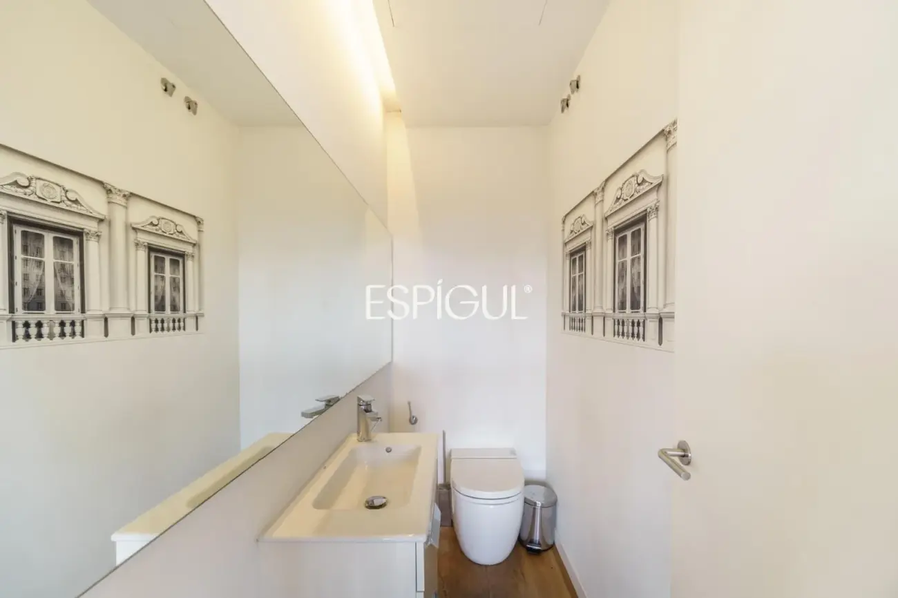 Tríplex de lujo en Tiana con amplias terrazas, jacuzzi, gimnasio y piscina comunitaria