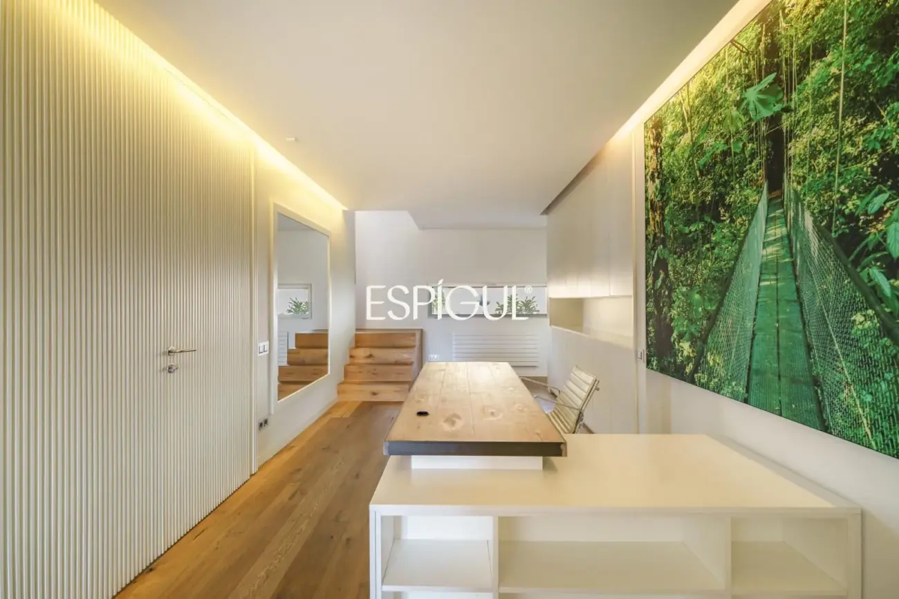 Tríplex de lujo en Tiana con amplias terrazas, jacuzzi, gimnasio y piscina comunitaria
