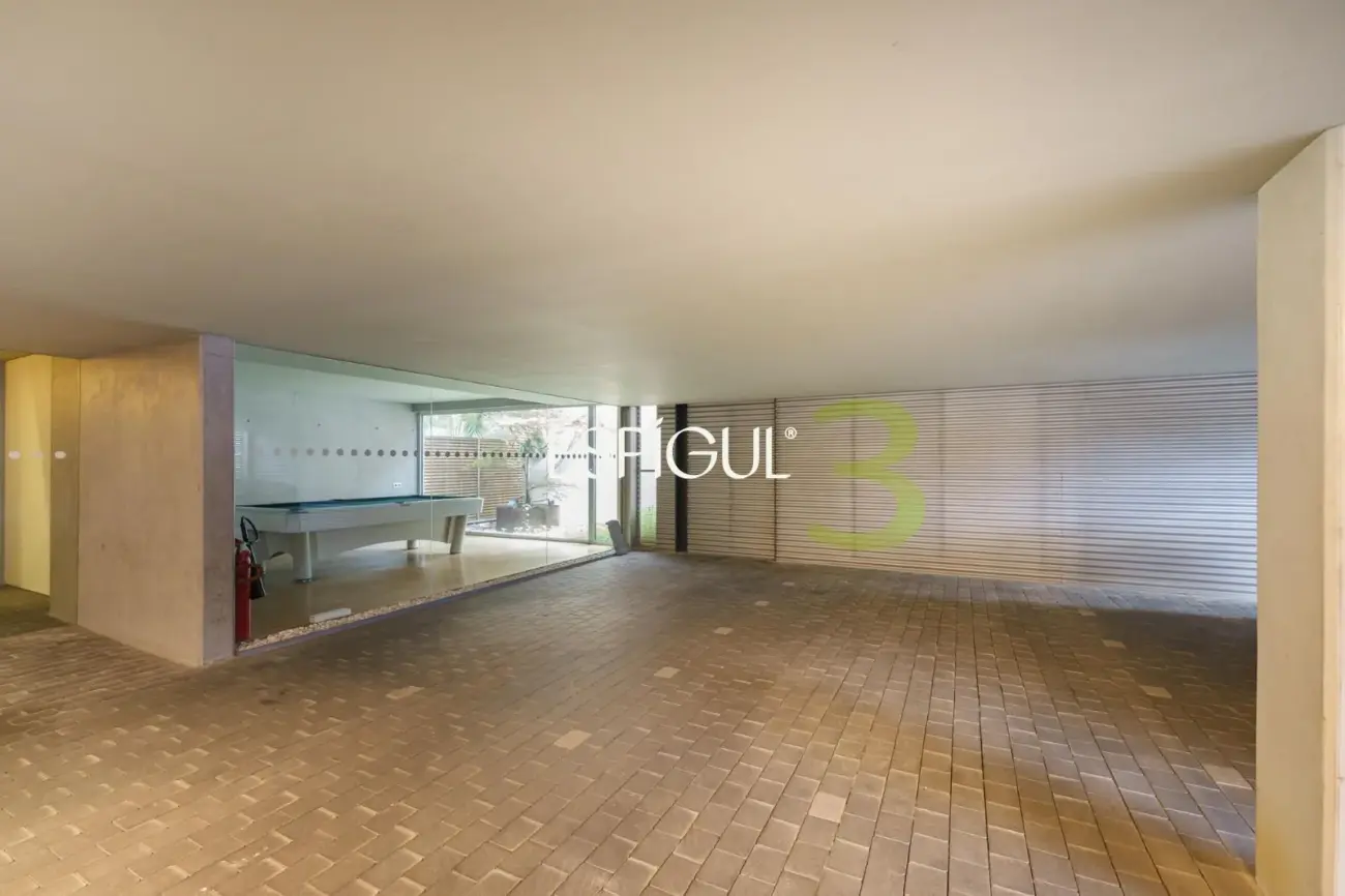 Tríplex de lujo en Tiana con amplias terrazas, jacuzzi, gimnasio y piscina comunitaria