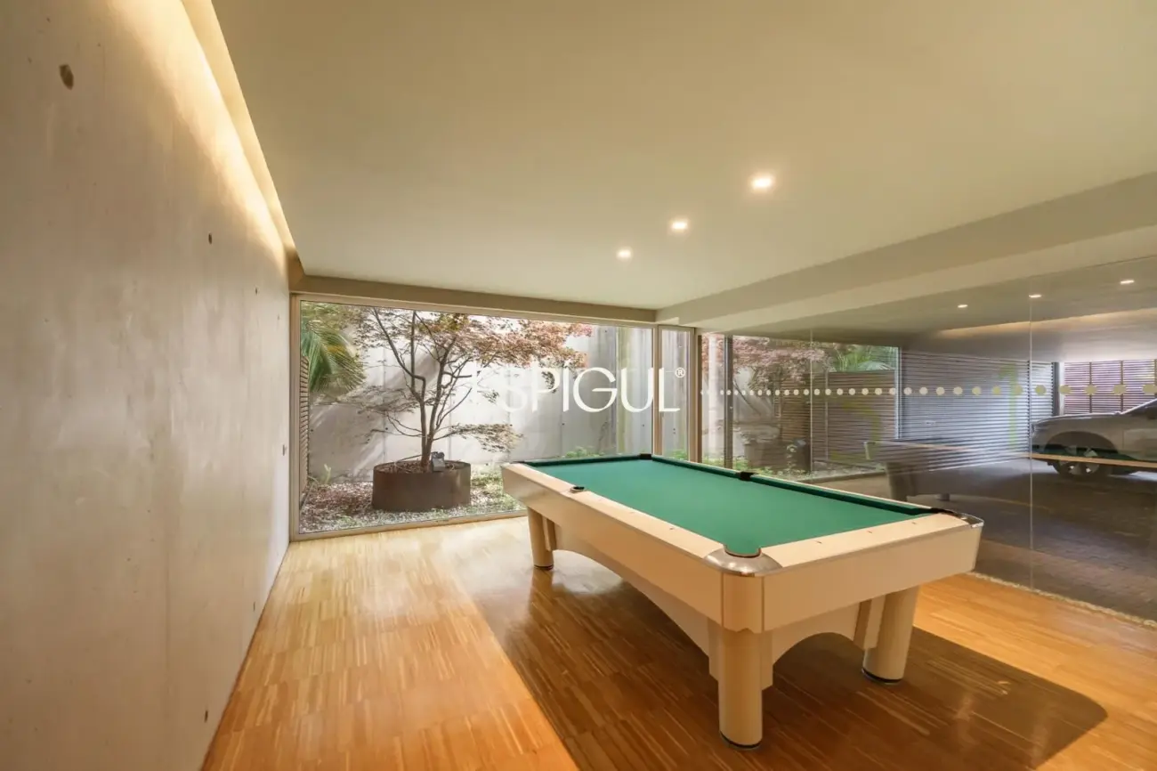 Tríplex de lujo en Tiana con amplias terrazas, jacuzzi, gimnasio y piscina comunitaria
