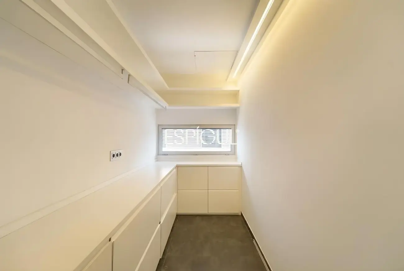 Tríplex de lujo en Tiana con amplias terrazas, jacuzzi, gimnasio y piscina comunitaria