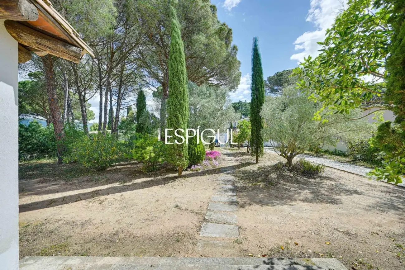 Villa con vistas al Massís de l’Ardenya-Cadiretes