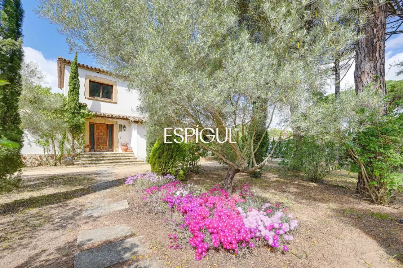 Villa con vistas al Massís de l’Ardenya-Cadiretes