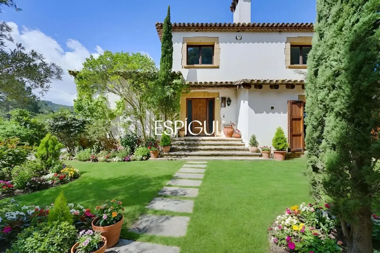 Villa con vistas al Massís de l’Ardenya-Cadiretes