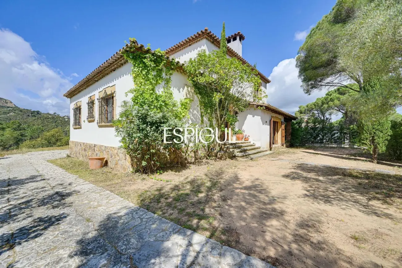 Villa con vistas al Massís de l’Ardenya-Cadiretes